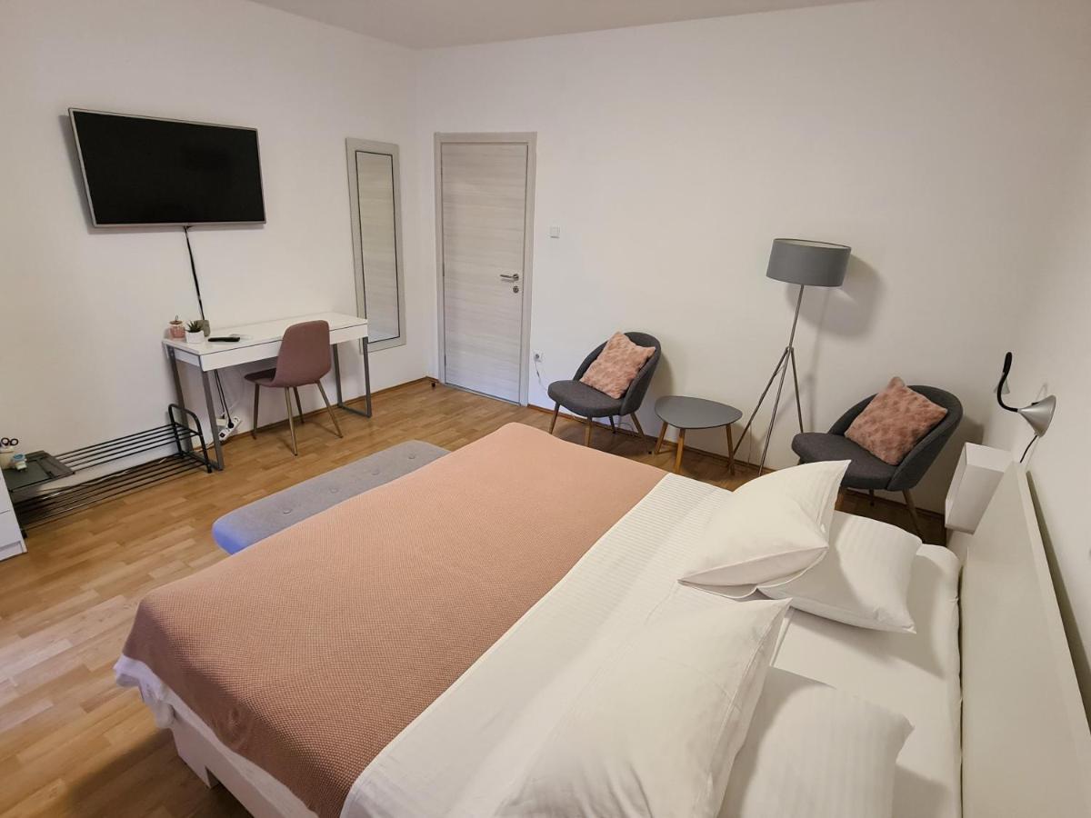 Apartments & Rooms Tom ميدولين المظهر الخارجي الصورة
