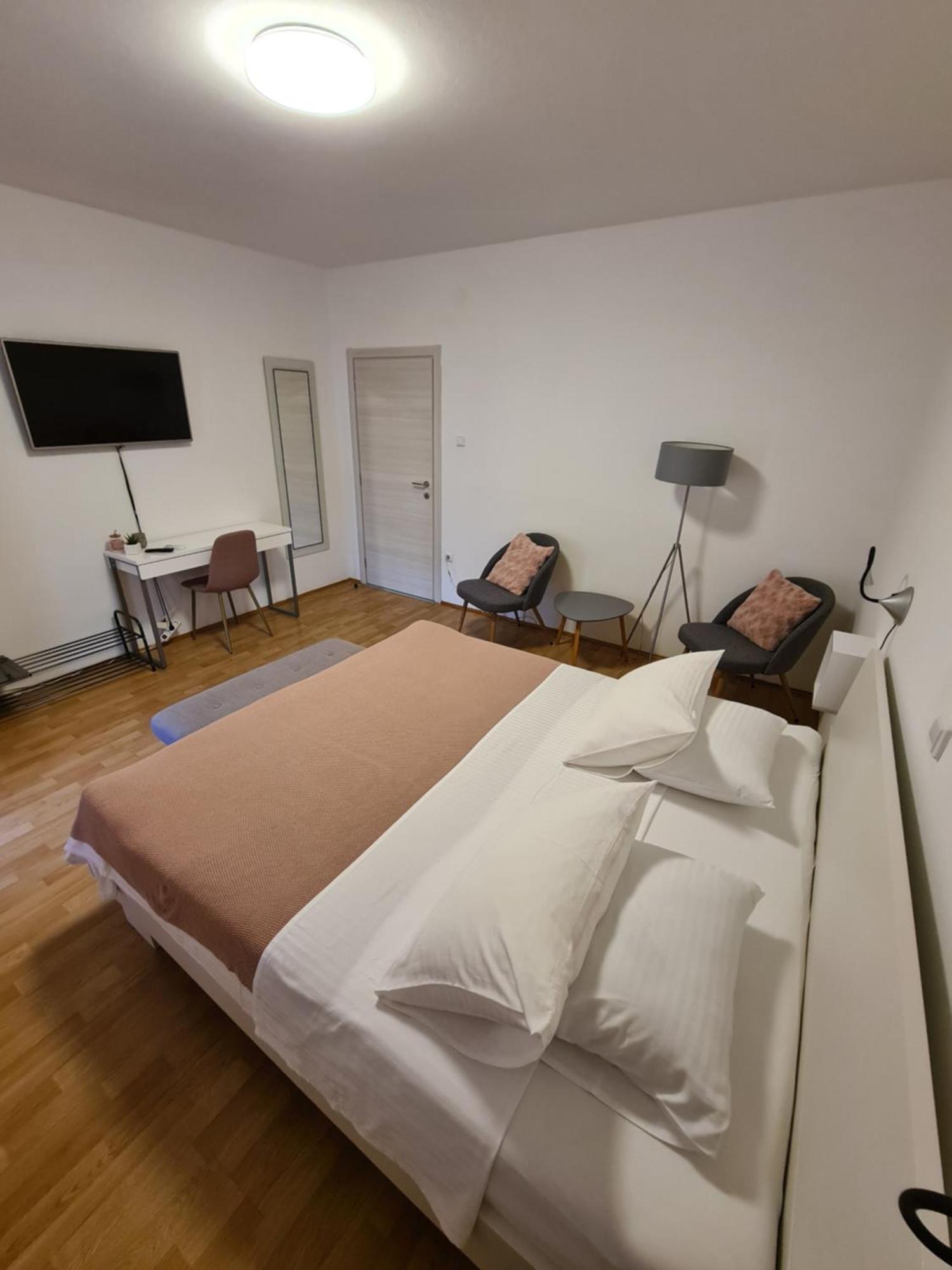 Apartments & Rooms Tom ميدولين المظهر الخارجي الصورة