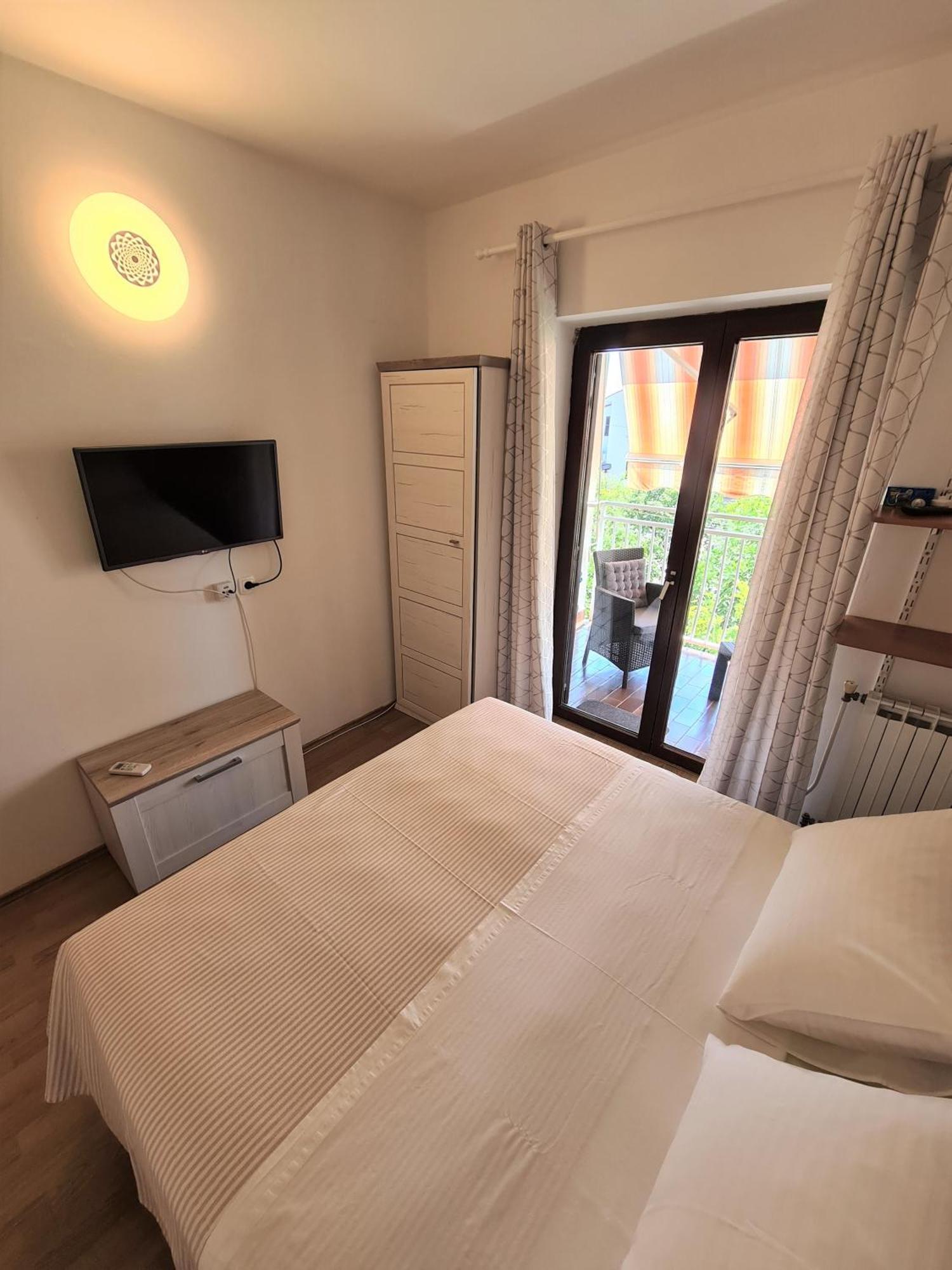 Apartments & Rooms Tom ميدولين المظهر الخارجي الصورة